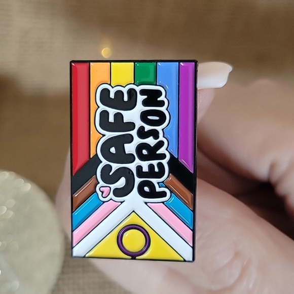 SAFE PERSON LGBTQIA PIN - Picture 1 of 5